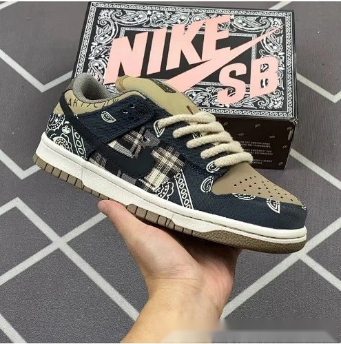 Nike Dunk Sneakers M02