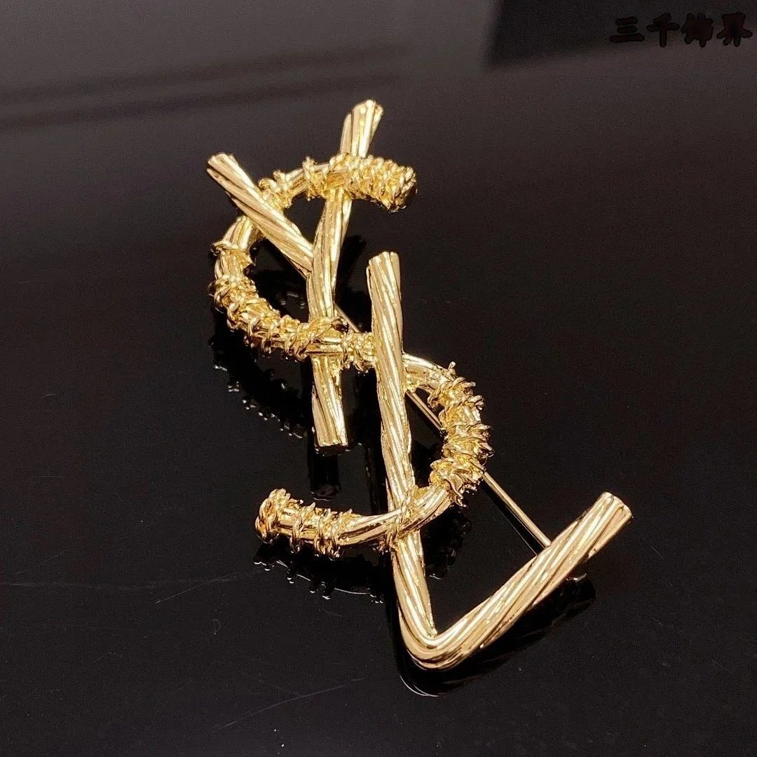 Louis Vuitton Brooch M02
