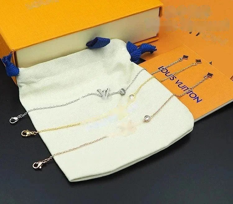Louis Vuitton Bracelet M02